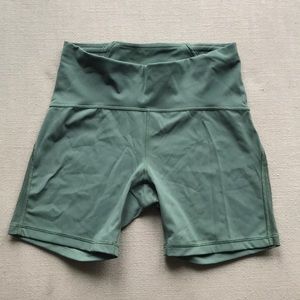 Lululemon train times short in olive green